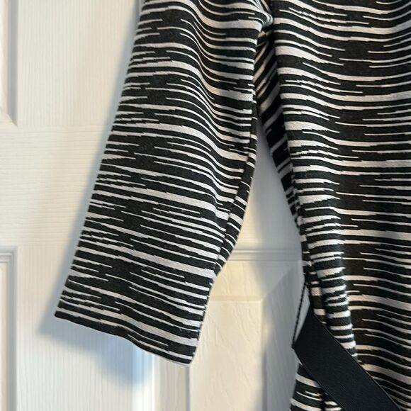 TRINA TURK Women’s Black & White Belted Zebra Stripe 3/4 Sleeve Dress Size 6 - Picture 3 of 8